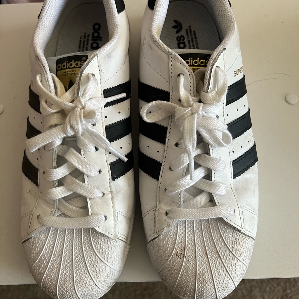 Adidas women’s shoes sz 10